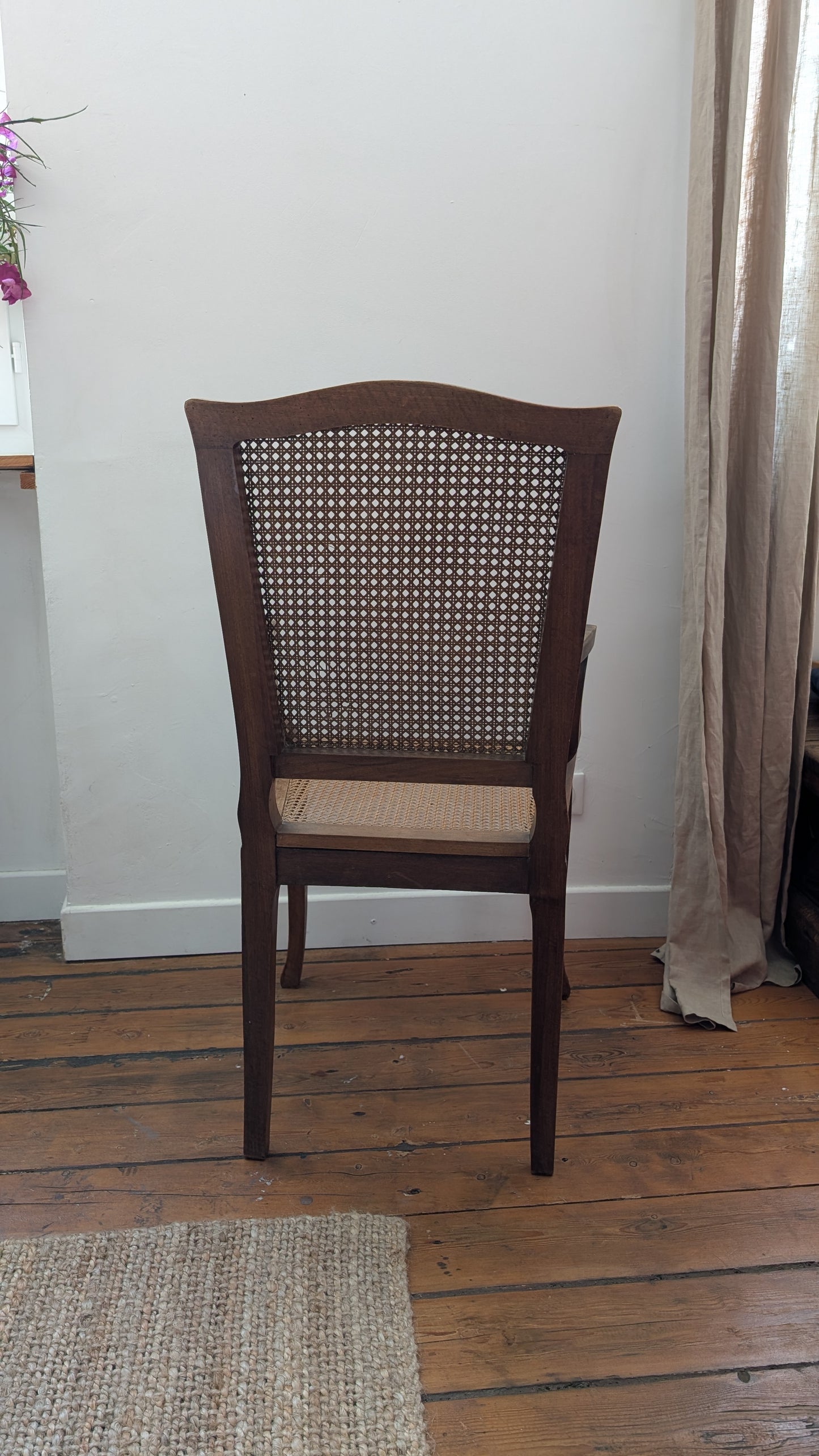 Fauteuil ancien de style Louis XVI en bois et cannage