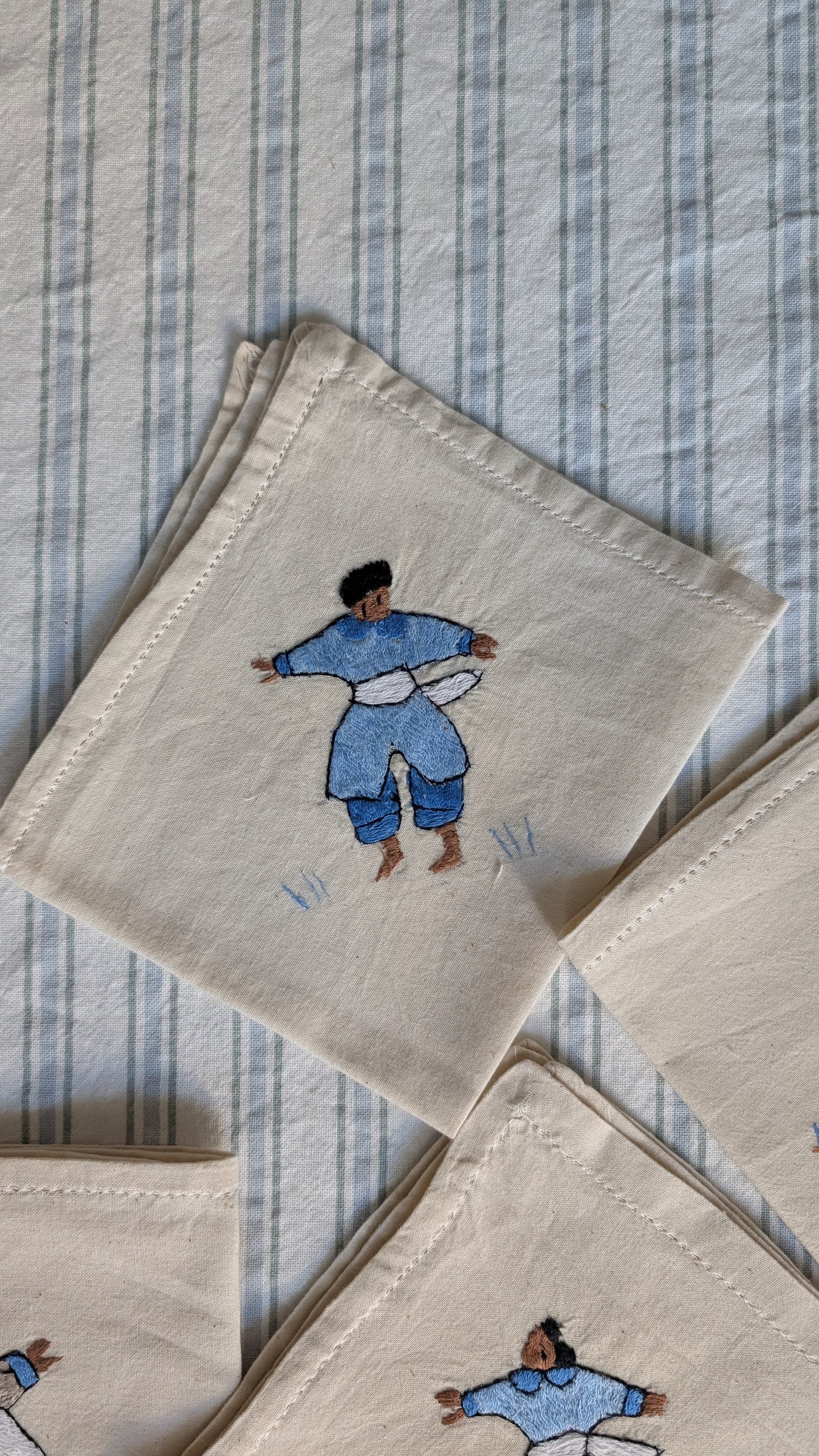 Ensemble de 6 serviettes brodées personnages