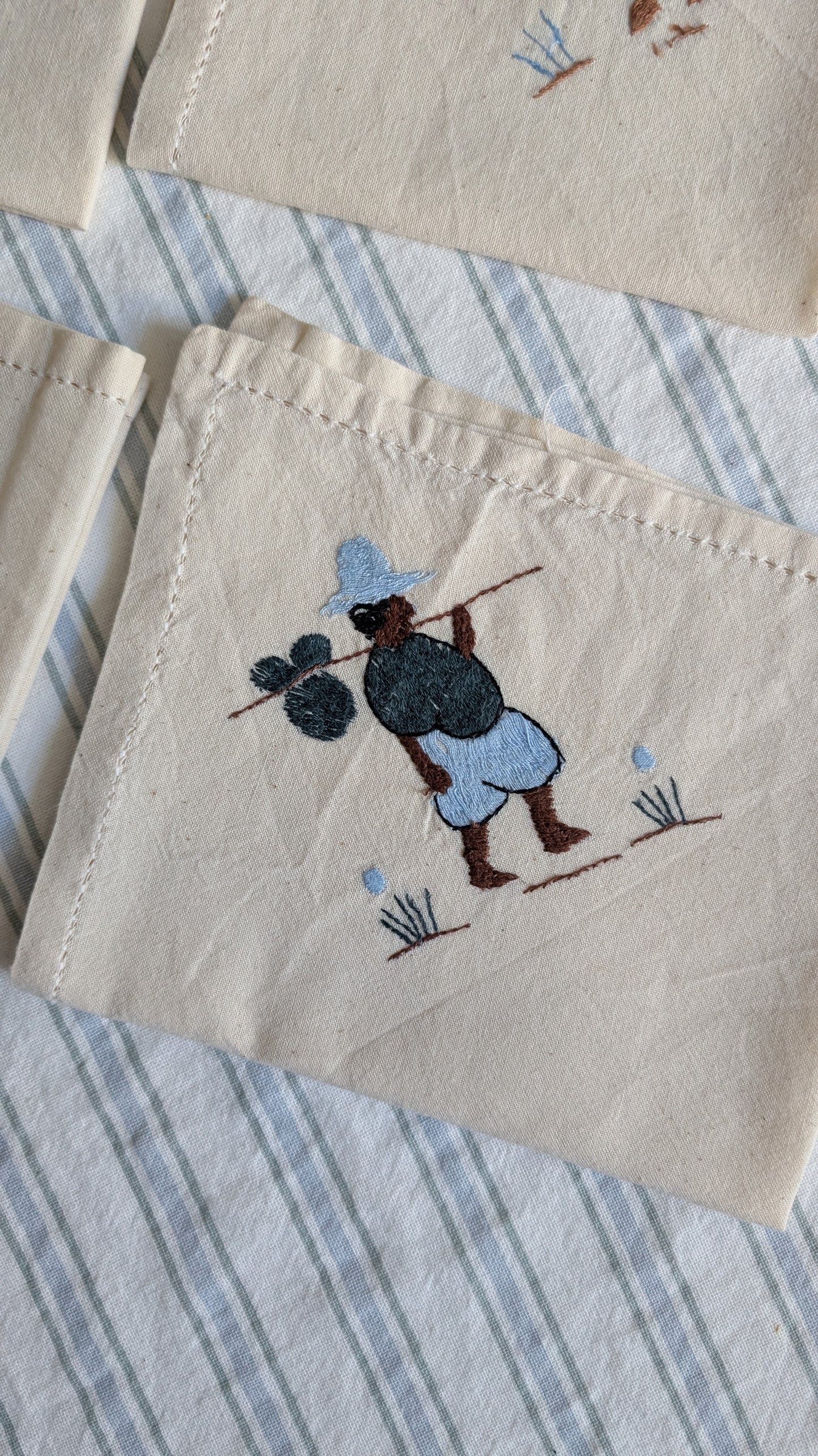 Ensemble de 6 serviettes brodées personnages
