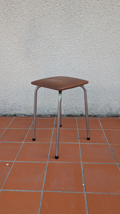 Tabouret dessus en skaï