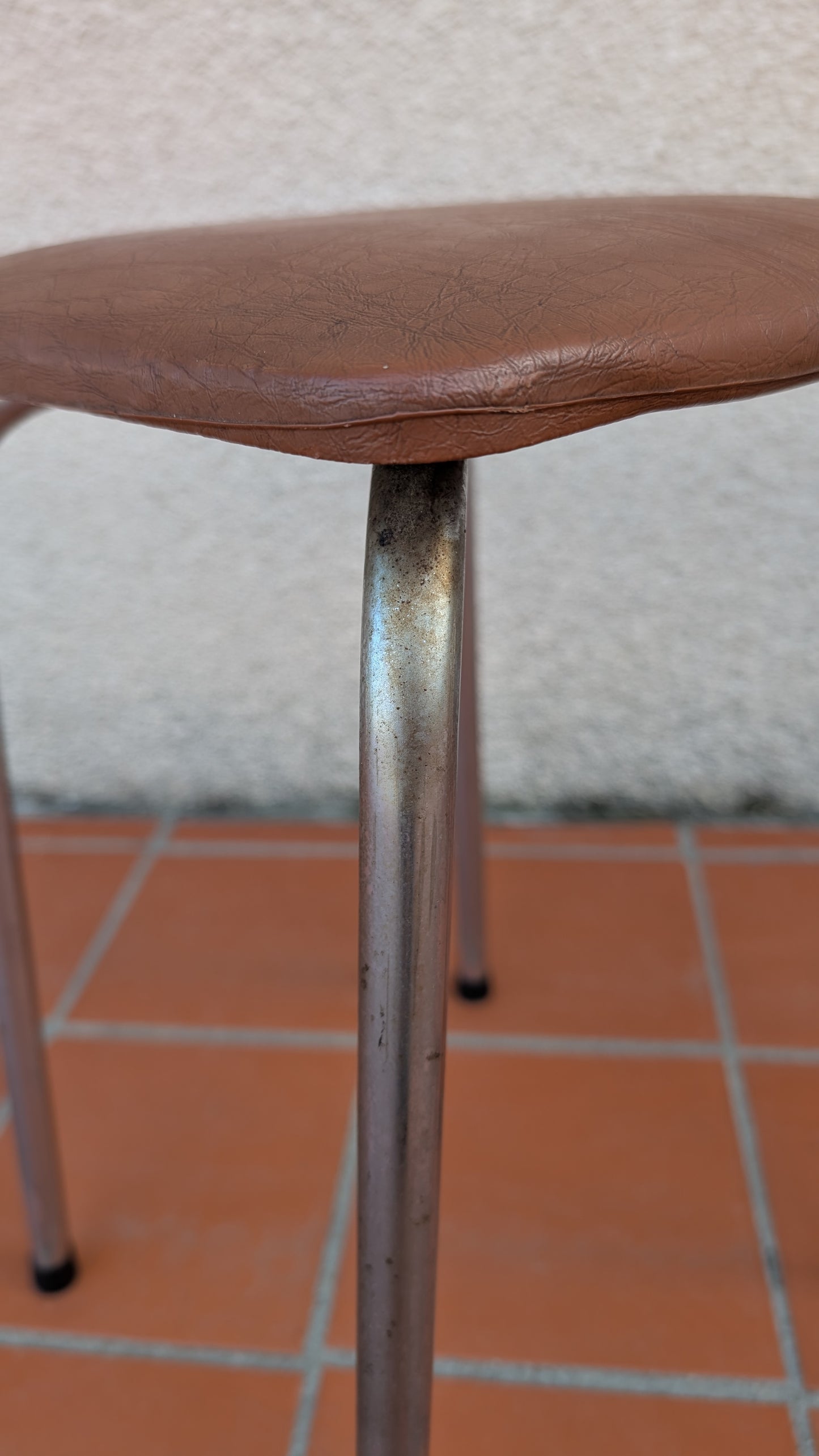 Tabouret dessus en skaï