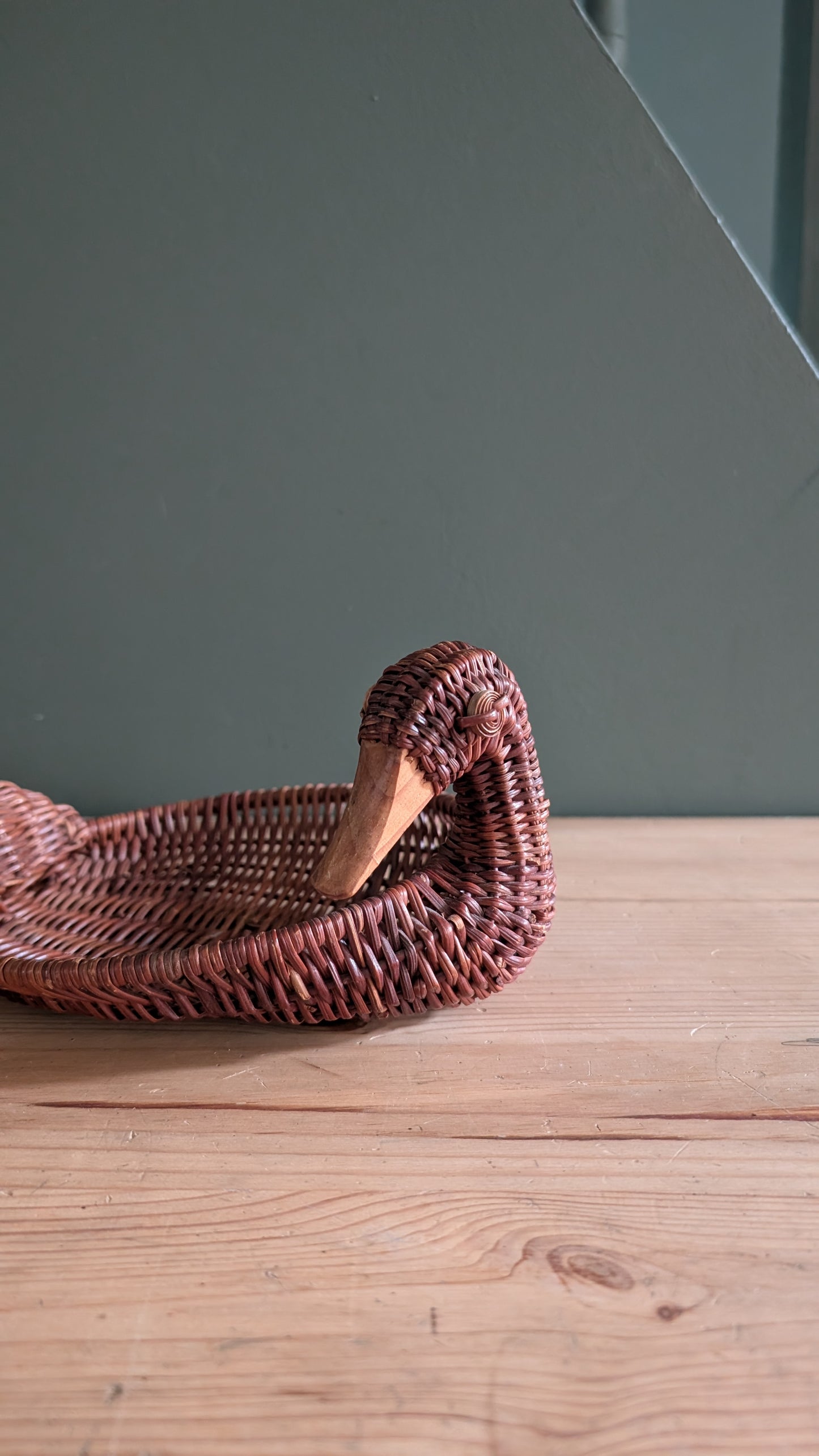 Vide-poche canard en osier tressé