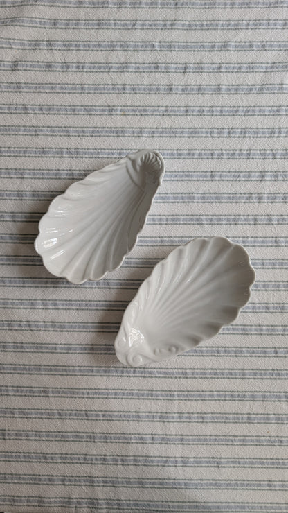 Paire de coupelles en forme de coquillage