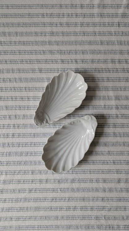 Paire de coupelles en forme de coquillage