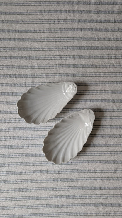 Paire de coupelles en forme de coquillage