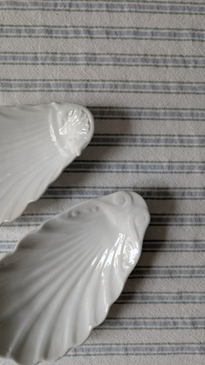 Paire de coupelles en forme de coquillage