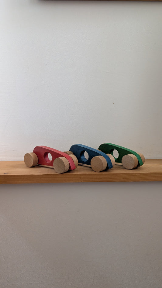Trio de voitures de course vintage en bois