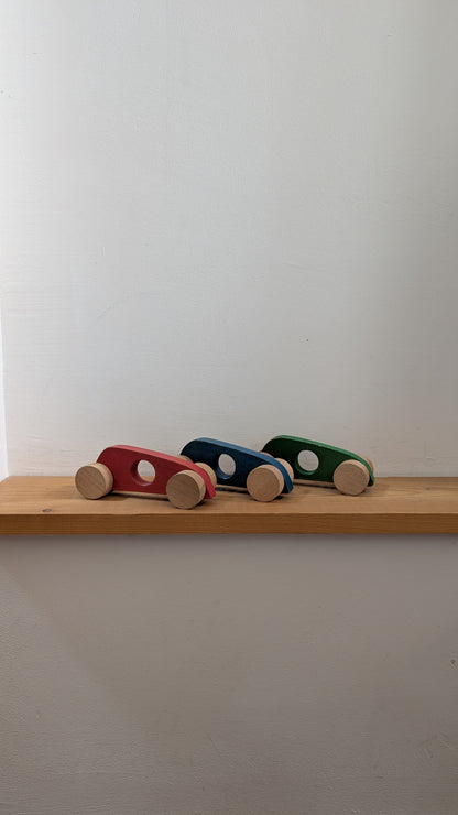 Trio de voitures de course vintage en bois