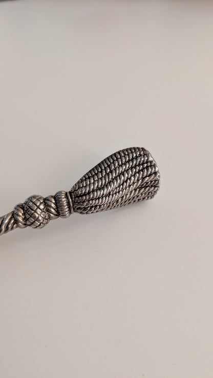Décapsuleur vintage en métal argenté – motif pompon