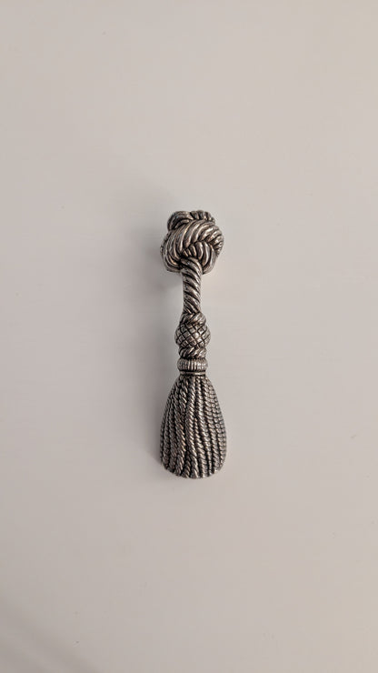 Décapsuleur vintage en métal argenté – motif pompon