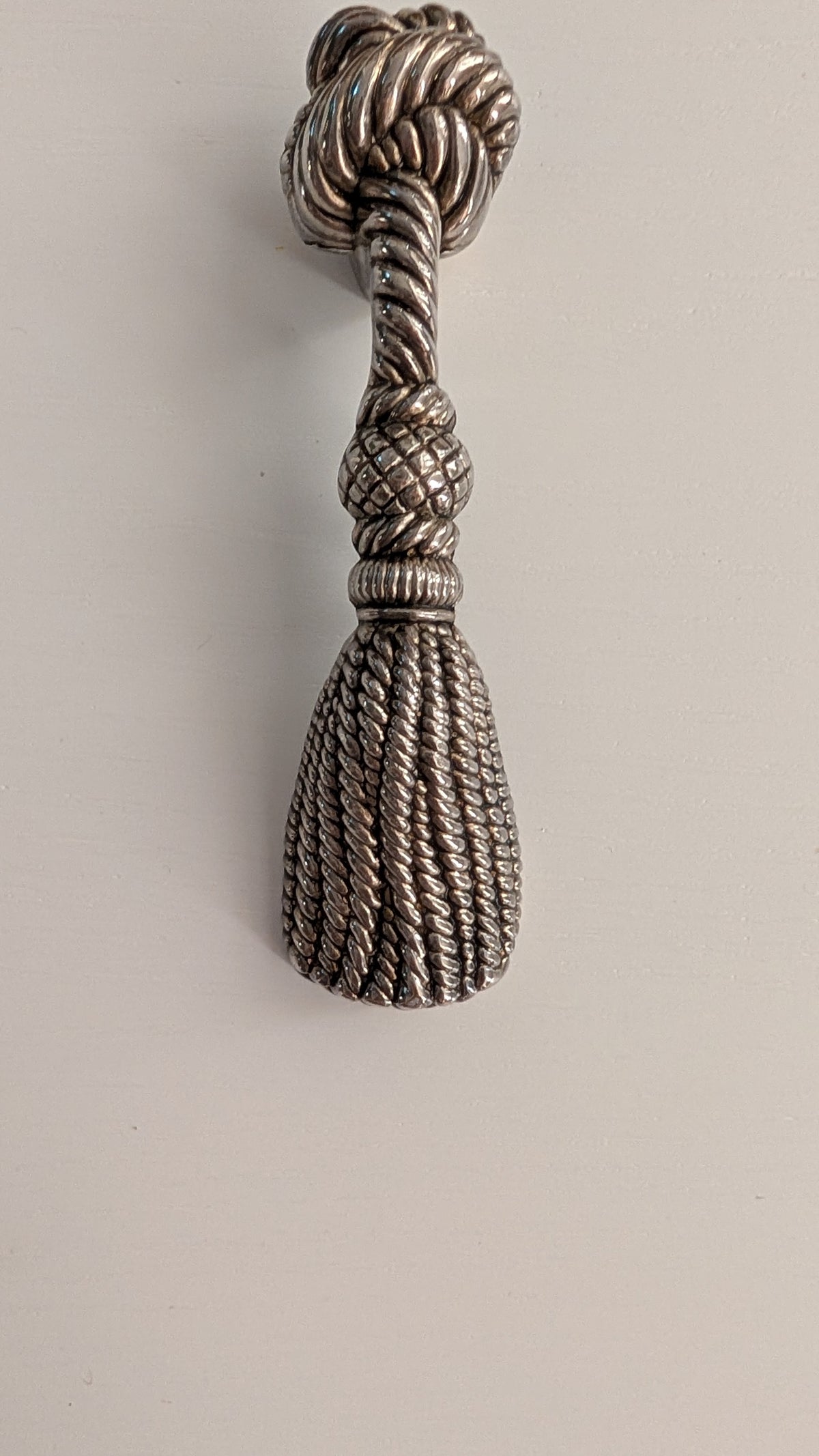 Décapsuleur vintage en métal argenté – motif pompon