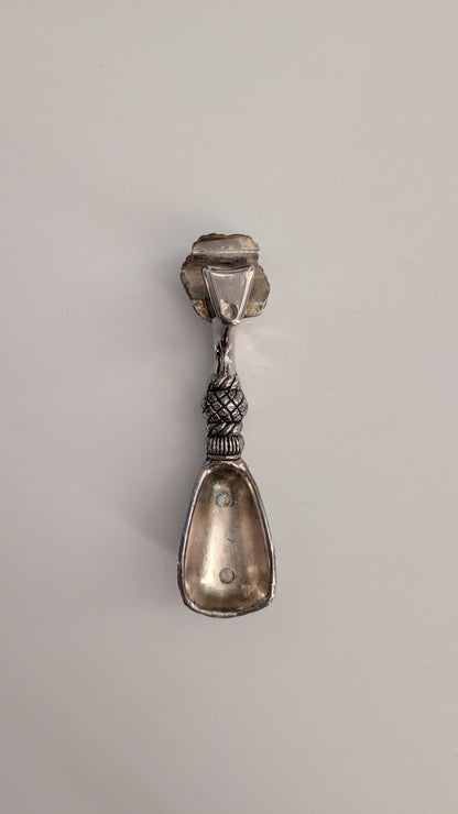 Décapsuleur vintage en métal argenté – motif pompon