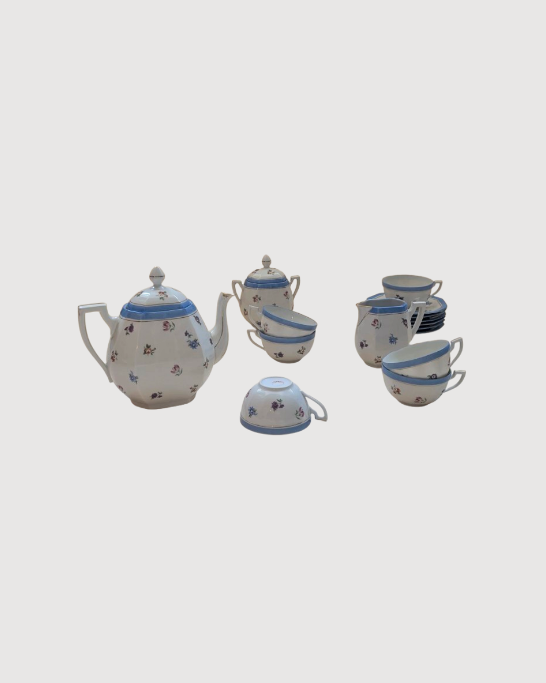 Service à thé, 6 tasses et 11 coupelles