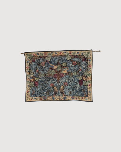 Tapisserie Vignes et Acanthes d'après William Morris en points des Meurins