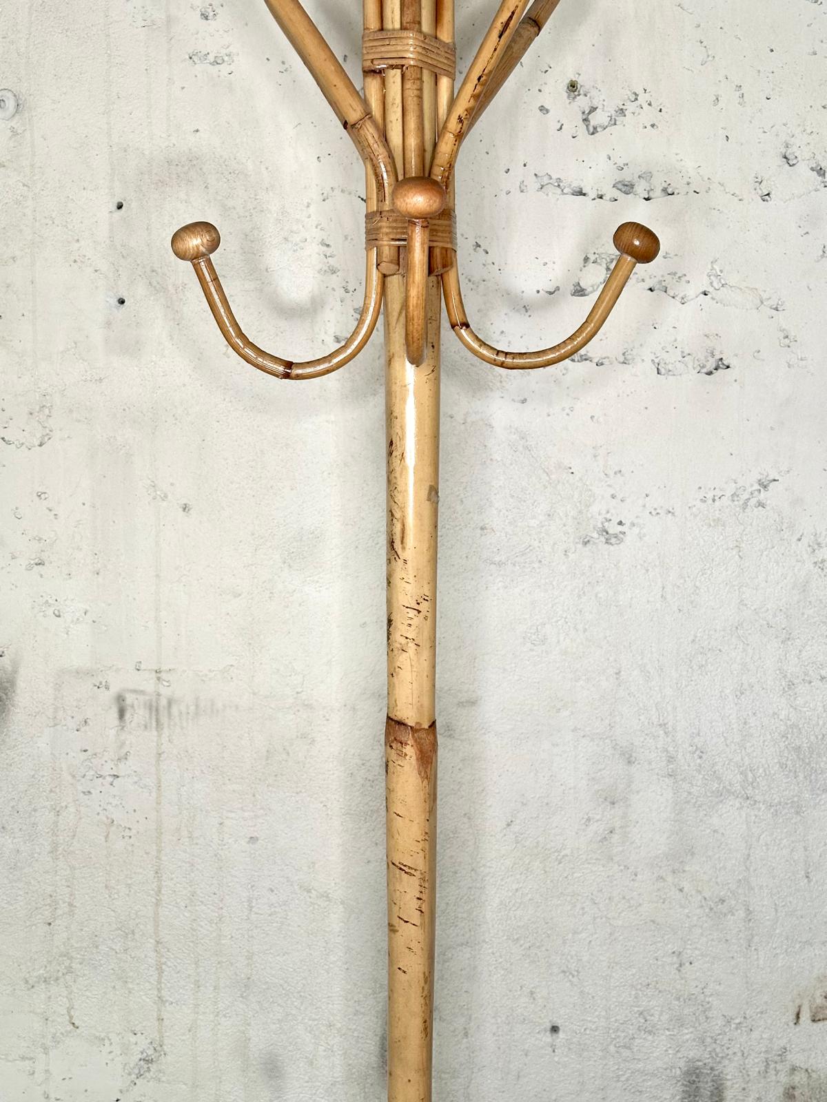 Porte-manteau en bambou et rotin