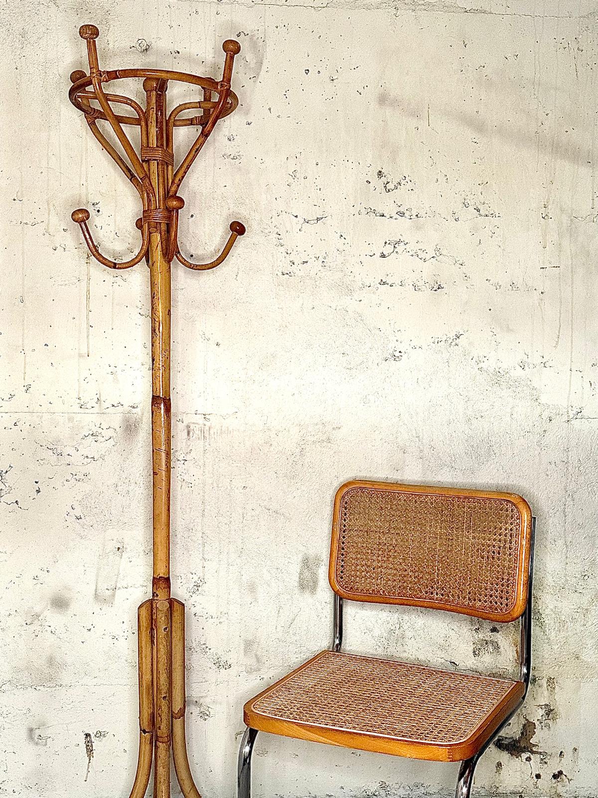 Porte-manteau en bambou et rotin