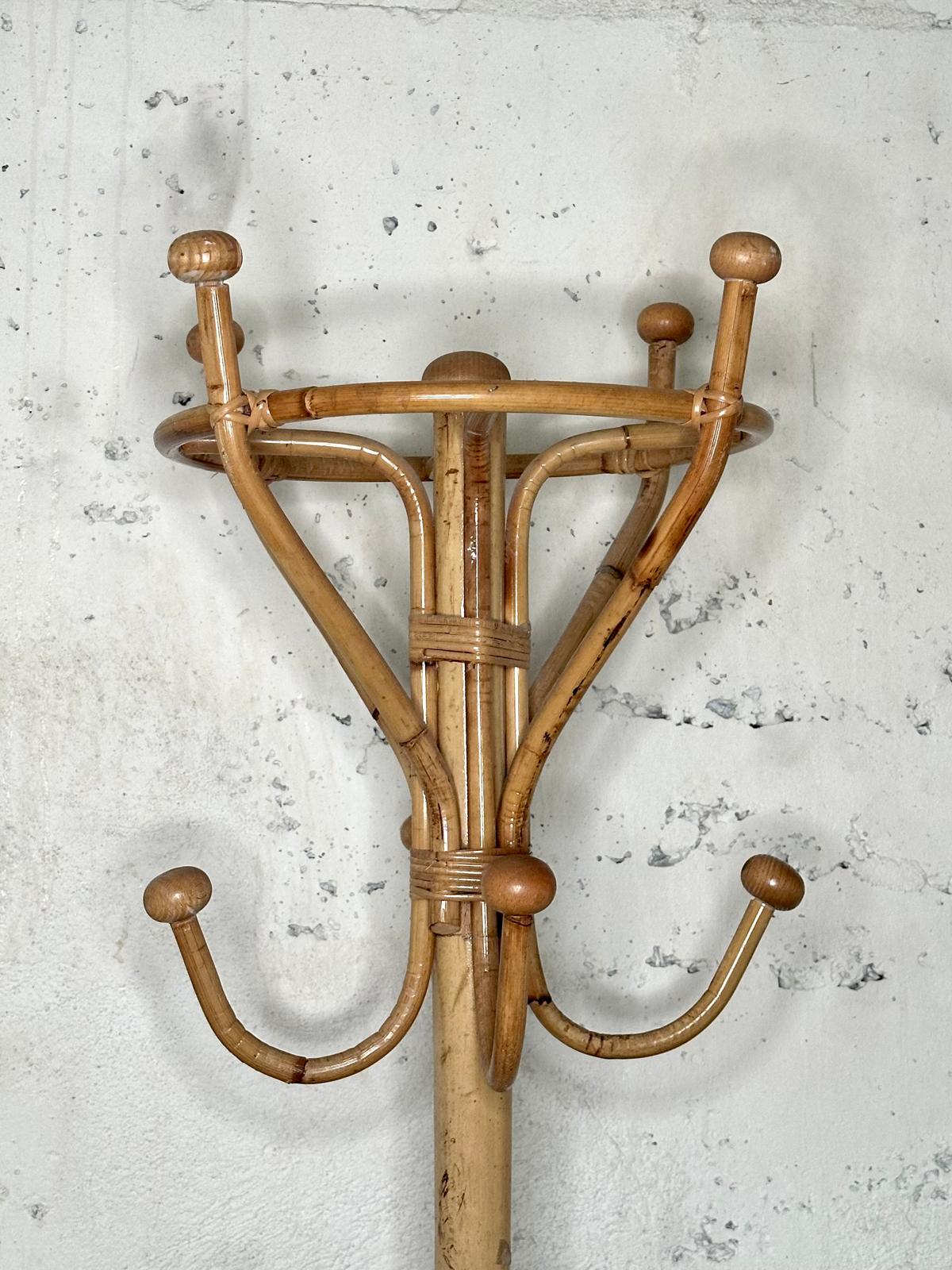 Porte-manteau en bambou et rotin