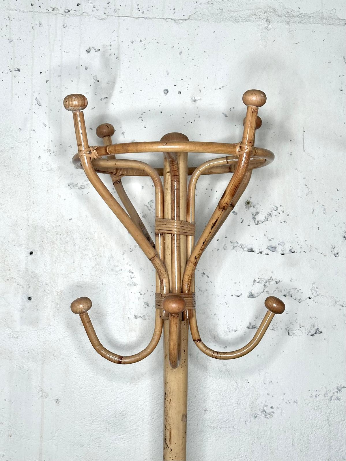 Porte-manteau en bambou et rotin