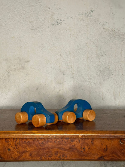 Paire de voitures en bois