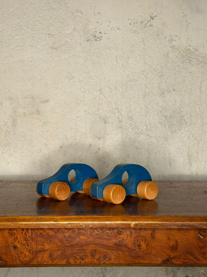 Paire de voitures en bois