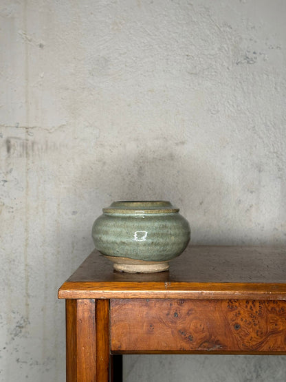 Pot en grès vernissé bleu