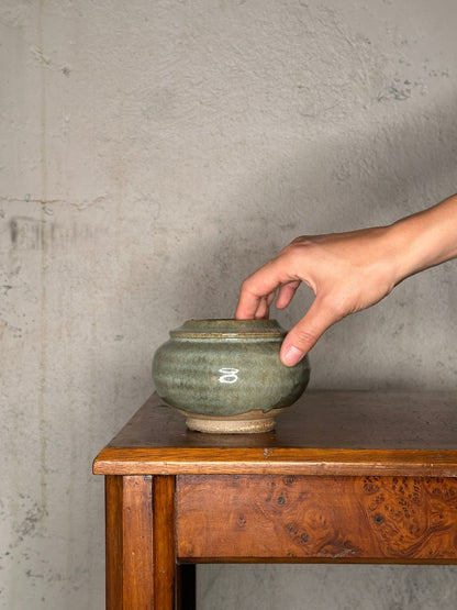 Pot en grès vernissé bleu
