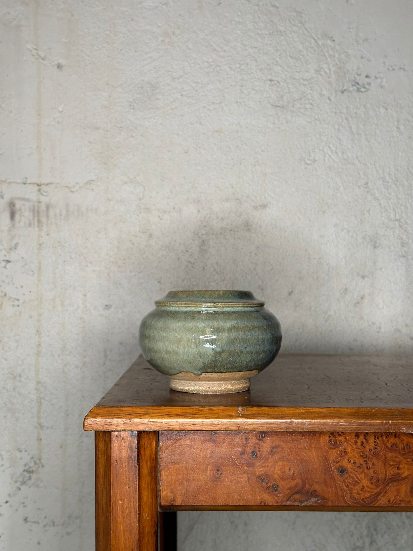 Pot en grès vernissé bleu