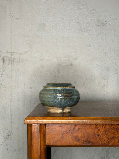 Pot en grès vernissé bleu