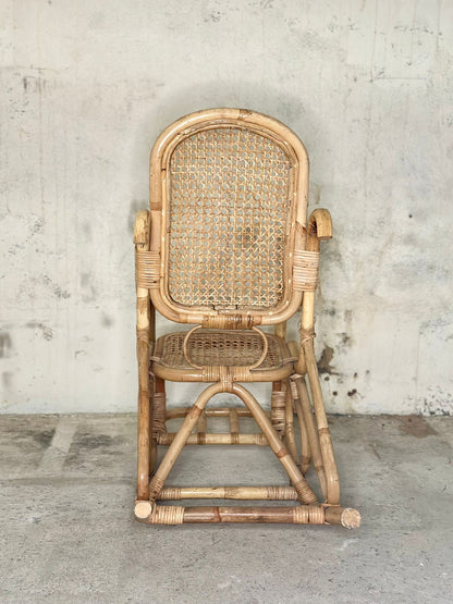 Rocking-chair en rotin et cannage