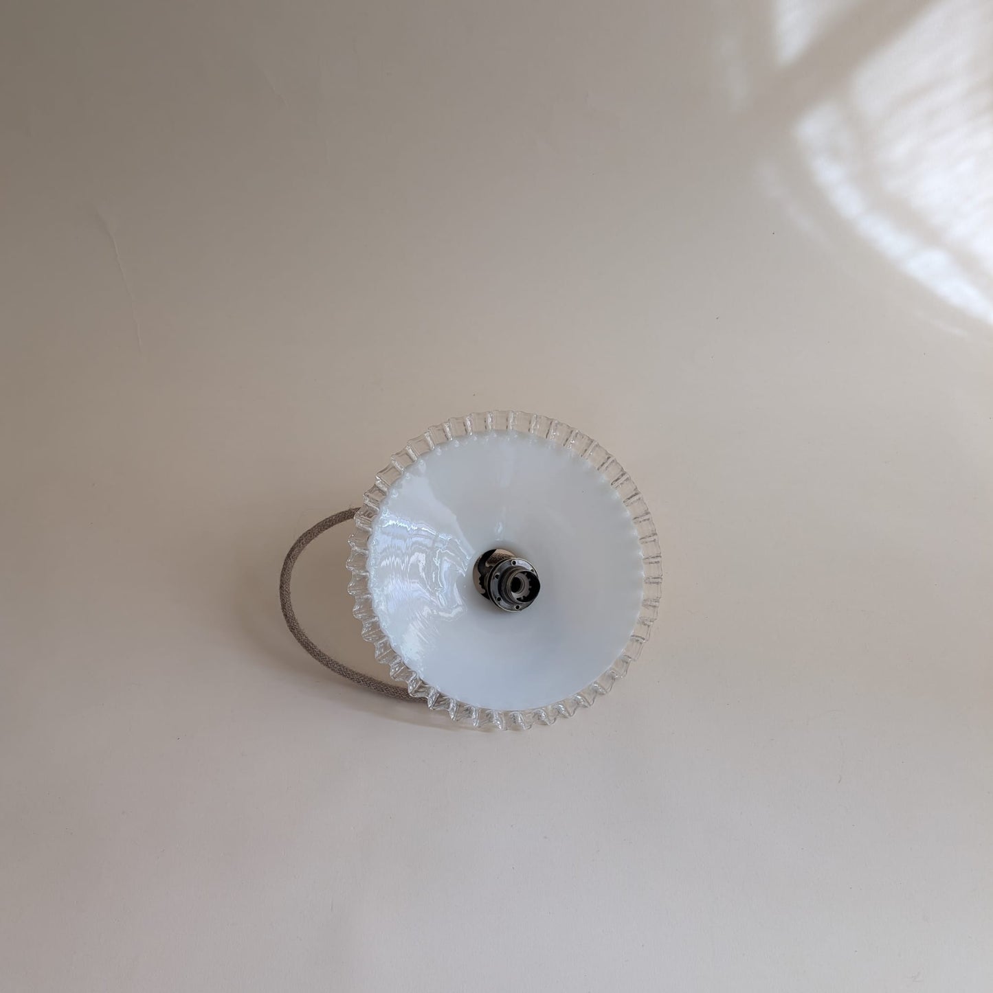 Suspension opaline blanche