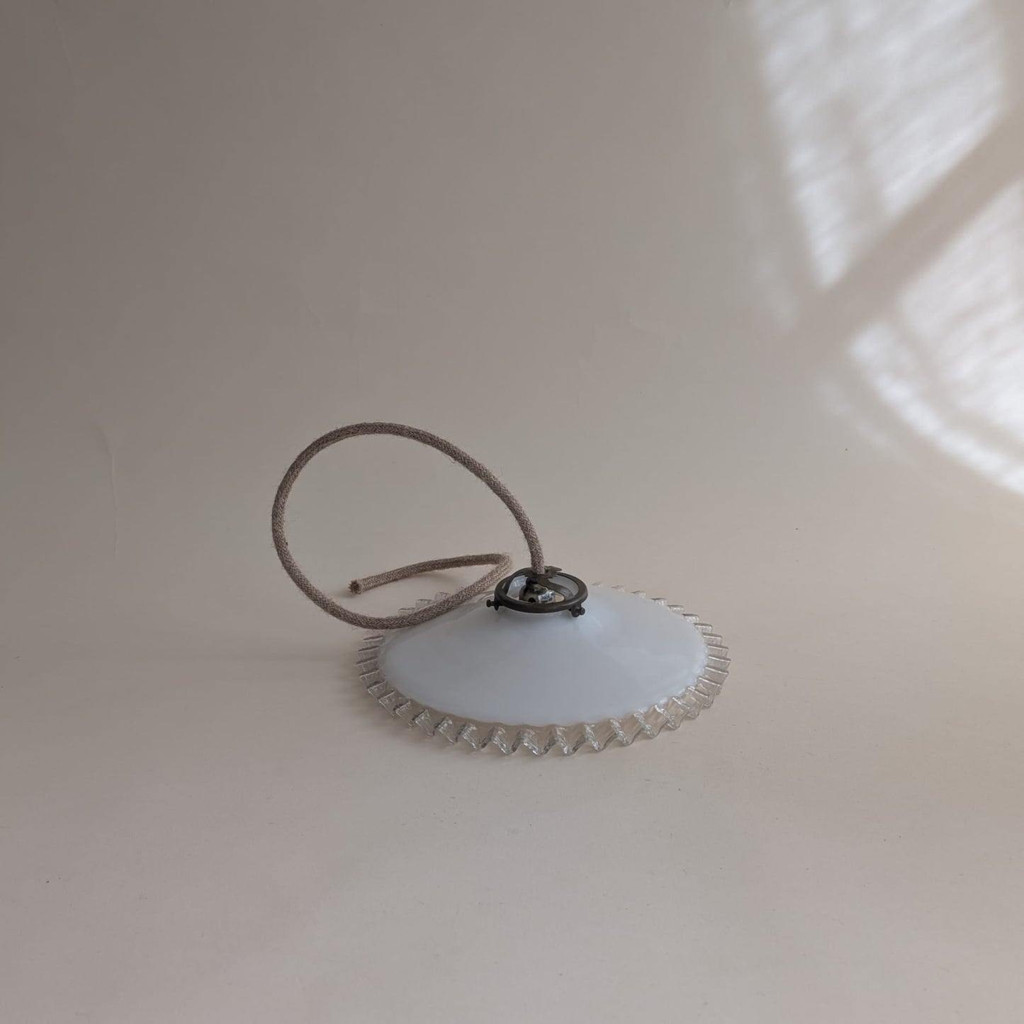 Suspension opaline blanche