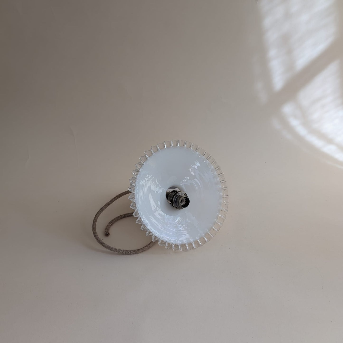 Suspension opaline blanche