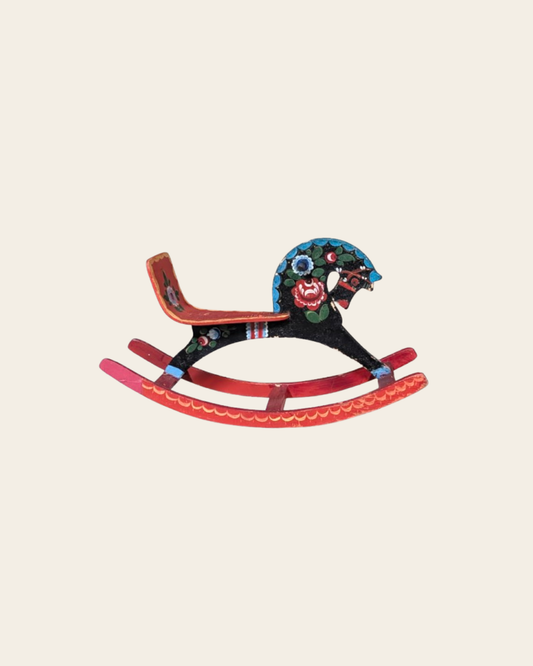 Cheval à bascule en bois peint