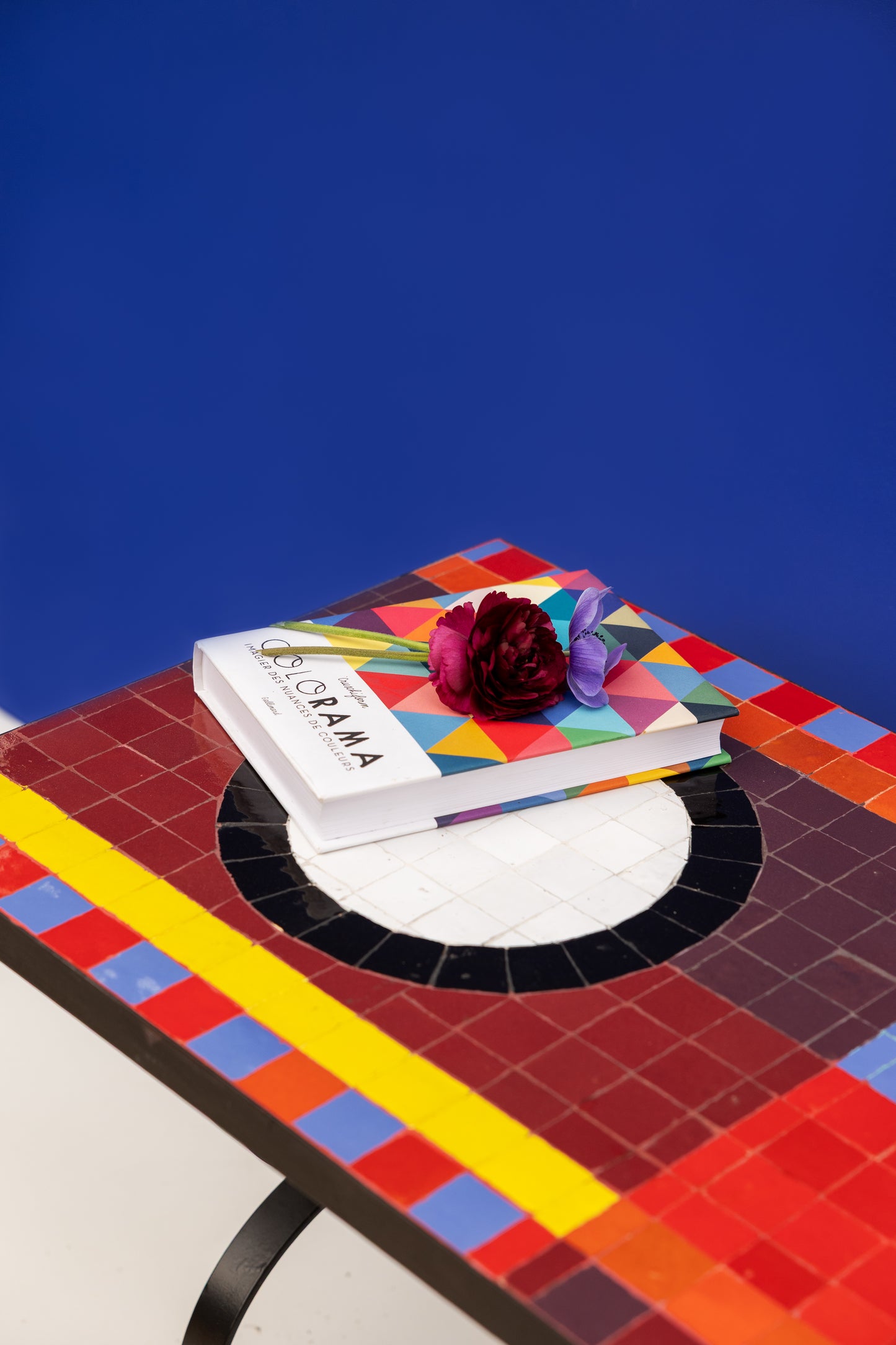 TABLE BASSE "LIGNE CHOLULA - OEIL NOIR-BLANC" EN ZELLIGE PAR GAZELLE MOB