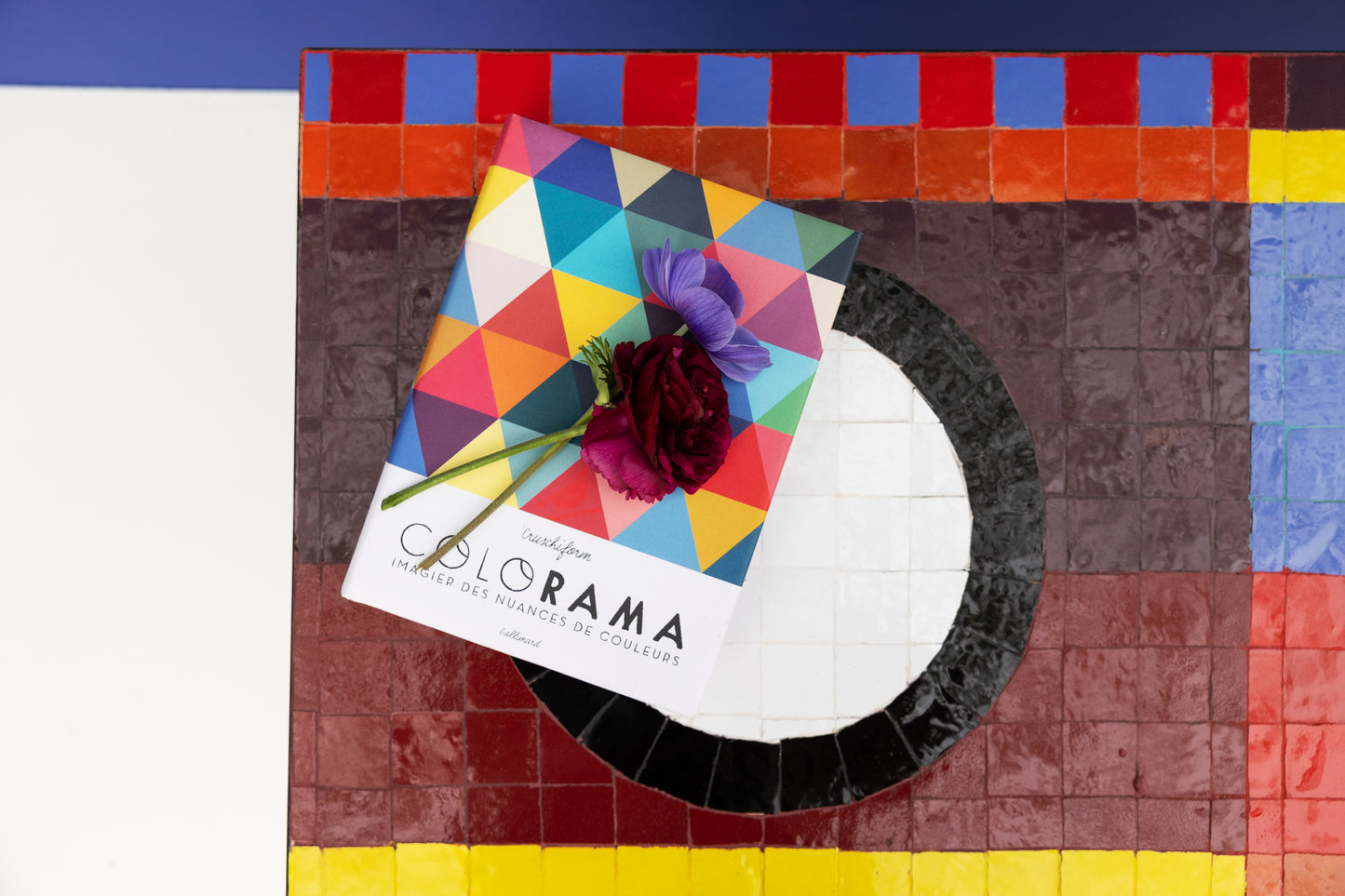 TABLE BASSE "LIGNE CHOLULA - OEIL NOIR-BLANC" EN ZELLIGE PAR GAZELLE MOB