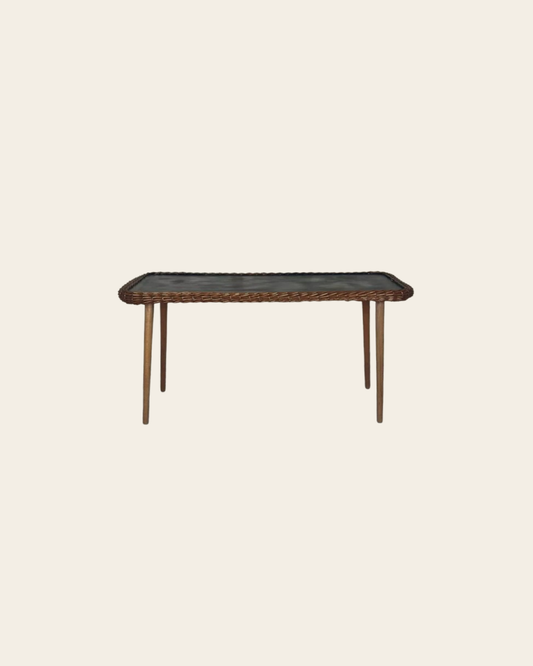 Table basse en bois avec bordure en osier